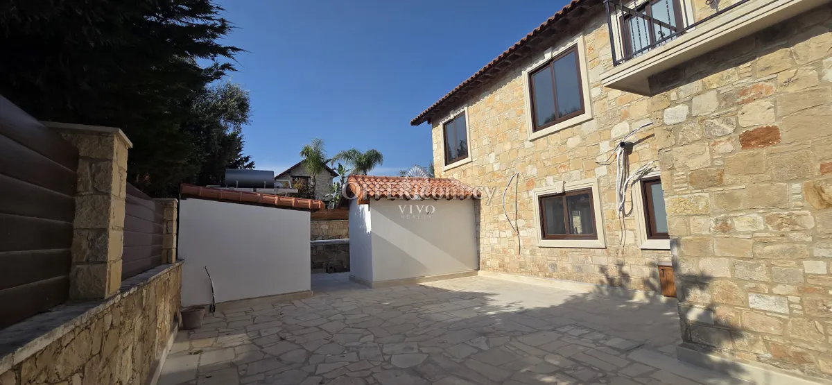FOR RENT EXCEPTIONAL FOUR BEDROOM RESIDENCE WITH GUEST HOUSE IN SOUNI - 9