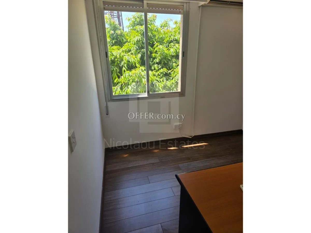 Office space 5 rooms for rent in Agia Triada Town center location - 4