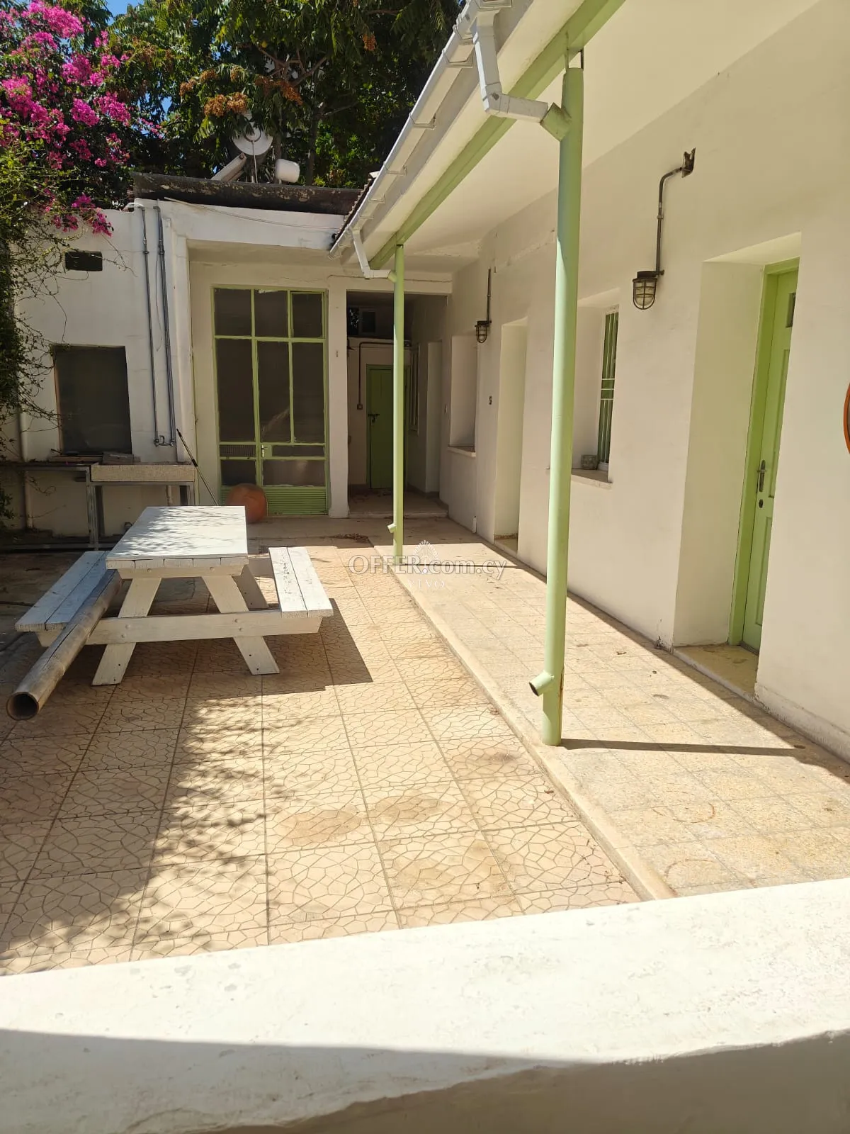 SPACIOUS TWO BEDROOM TRADITIONAL CYPRIOT BUNGALOW IN THE CITY CENTRE - 3