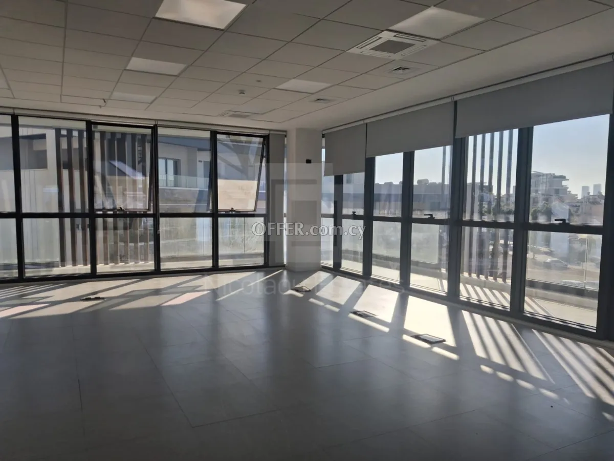 Office for rent in a prime location - 6