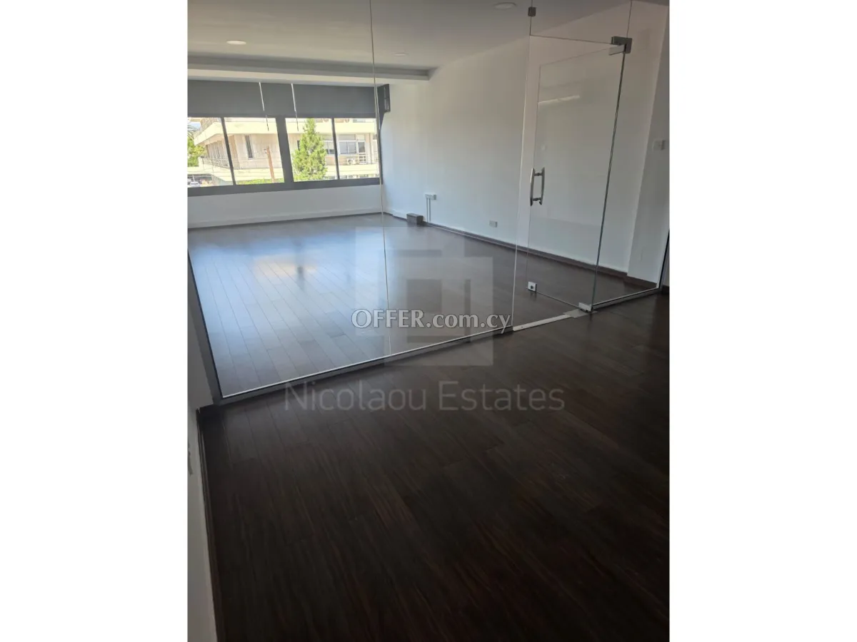 Office space 5 rooms for rent in Agia Triada Town center location - 2