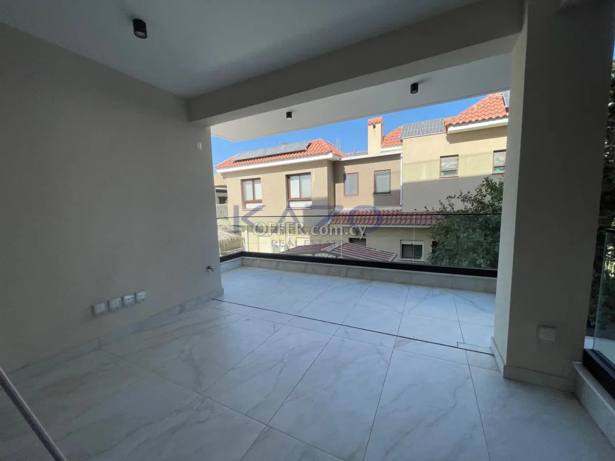 Modern 2 Bedroom Apartment in Quiet Green Polemidia - 6