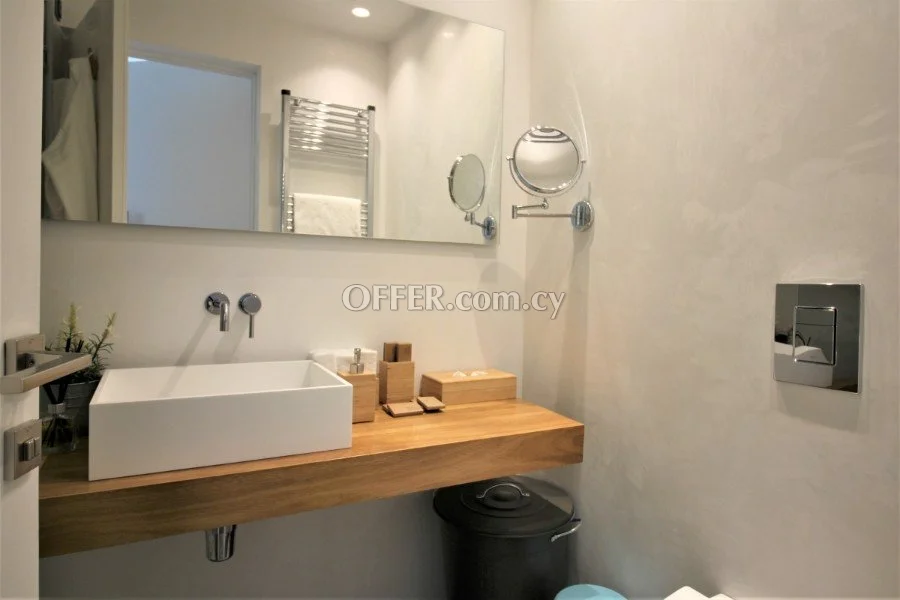 Beachfront 2 bedroom renovated apartment - stunning sea view!! - 3