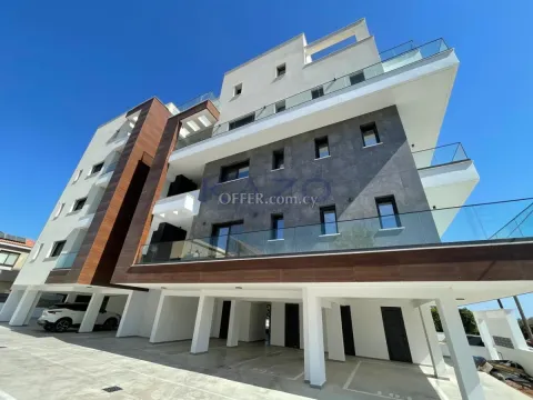 Modern 2 Bedroom Apartment in Quiet Green Polemidia - 13