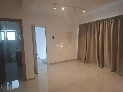 THREE BEDROOM PENTHOUSE IN OMONIA, LIMASSOL - 11