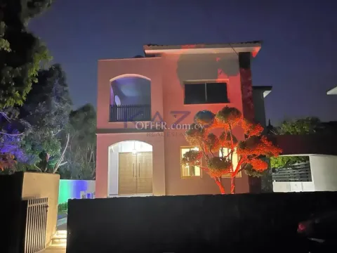 Modern Renovated 5-Bedroom House with Private Pool - 12
