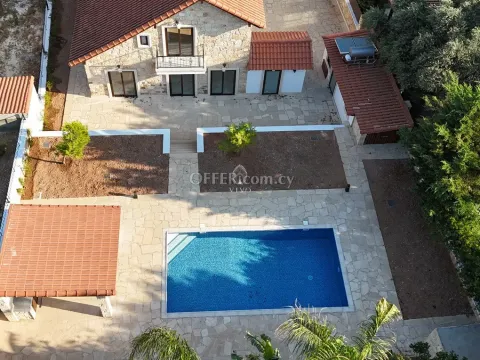 FOR RENT EXCEPTIONAL FOUR BEDROOM RESIDENCE WITH GUEST HOUSE IN SOUNI - 11