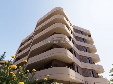 Modern 3-Bed Apartment with Private Pool, Green Area - 11