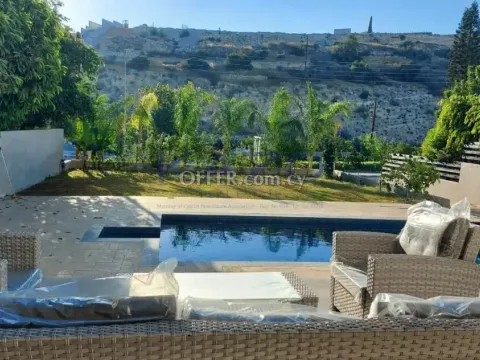 Modern Renovated 5-Bedroom House with Private Pool - 10