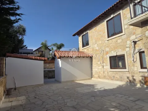 FOR RENT EXCEPTIONAL FOUR BEDROOM RESIDENCE WITH GUEST HOUSE IN SOUNI - 9