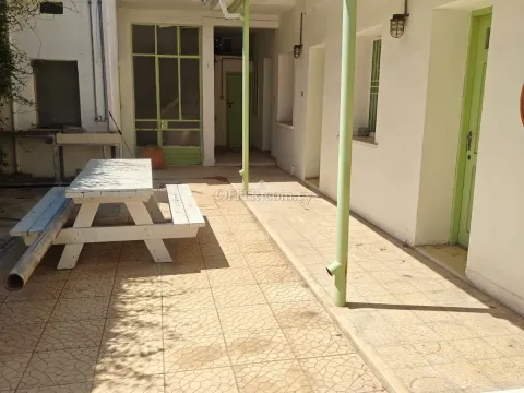 SPACIOUS TWO BEDROOM TRADITIONAL CYPRIOT  BUNGALOW IN THE CITY CENTRE - 3