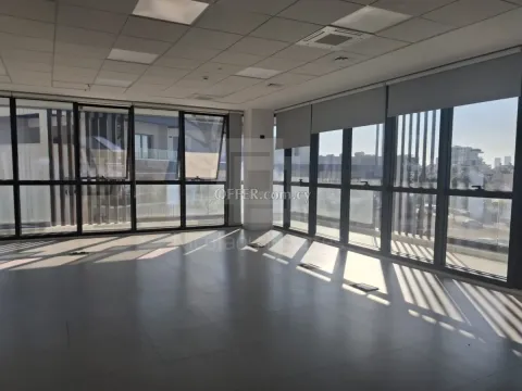Office for rent in a prime location - 6