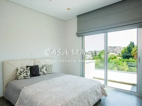 4 bedrooms House in Agios Tychonas - 4