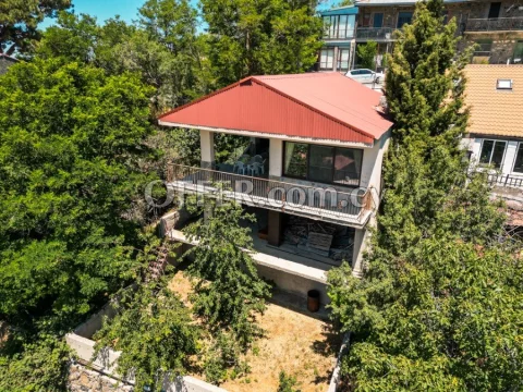 Detached House at the mountains - Main Photo