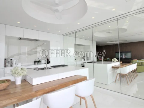 Beachfront 2 bedroom renovated apartment - stunning sea view!! - 6