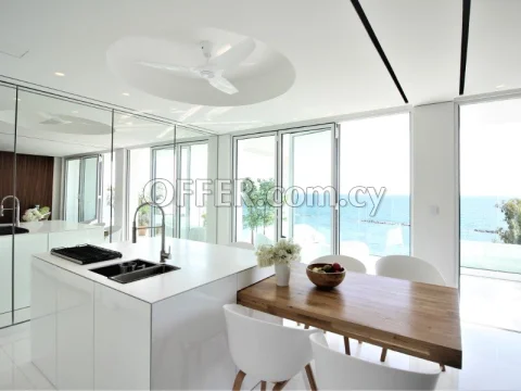 Beachfront 2 bedroom renovated apartment - stunning sea view!! - Main Photo