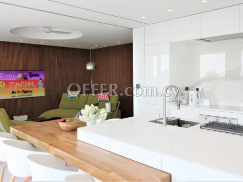 Beachfront 2 bedroom renovated apartment - stunning sea view!! - 8
