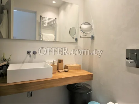 Beachfront 2 bedroom renovated apartment - stunning sea view!! - 3