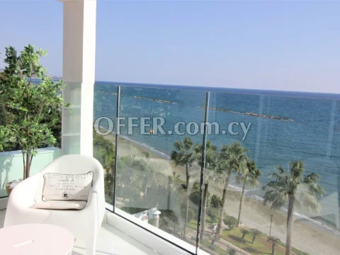 Beachfront 2 bedroom renovated apartment - stunning sea view!! - 2