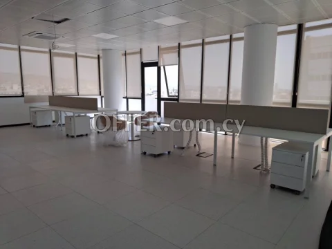 Modern whole floor office in commercial building - prime location - 7